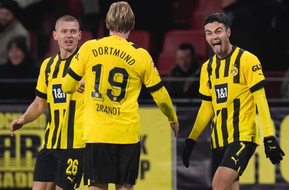 ALEMÃO: Reyna garante 2ª vitória seguida do Borussia Dortmund com gol no fim