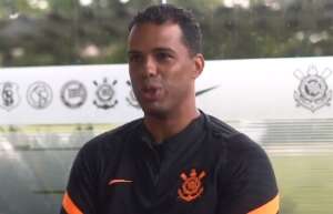 Lázaro exalta trabalho no Corinthians e espera 