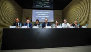 Reinaldo Carneiro Bastos é empossado para 2º mandato à frente da FPF