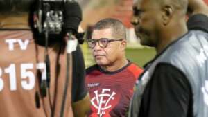 Vitória contrata Laelson Lopes para comandar equipe sub-20