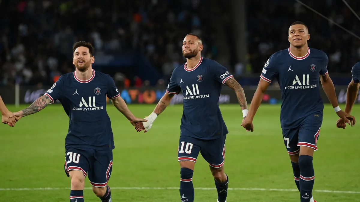 PSG vai leiloar camisas usadas por Messi, Mbappé e Neymar em amistoso