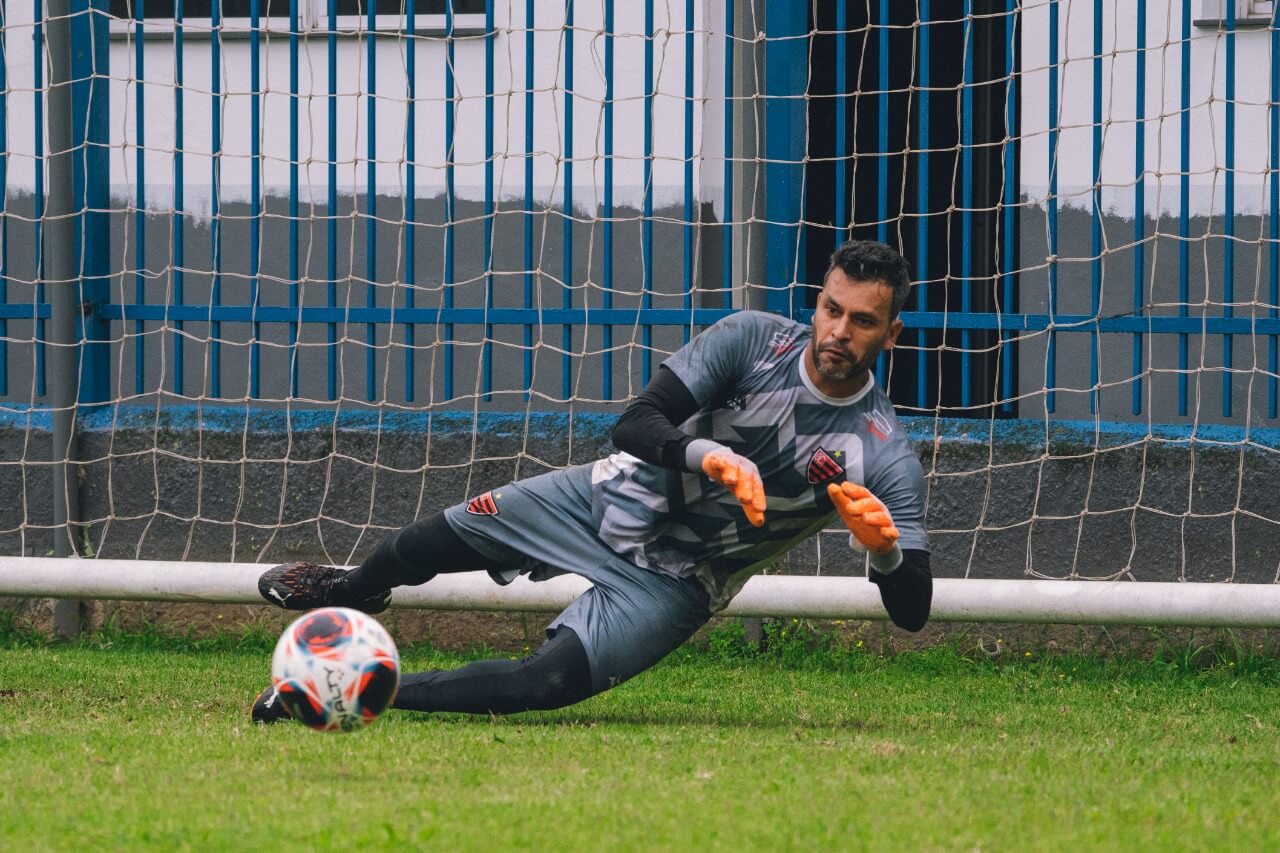 gledson goleiro oeste