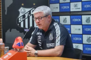 Hellmann identifica falhas e cobra evolução tática do Santos: 'Vamos trabalhar'
