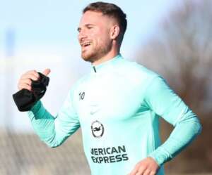 Inglês: Mac Allister é recebido com salva de palmas pelo Brighton após conquista da Copa