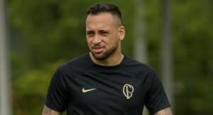 Mulher de Maycon, do Corinthians, condena ameaças de torcedores nas redes sociais