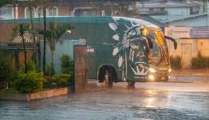 Paulistão: Guarani estreia novo ônibus na vitória sobre o Santos