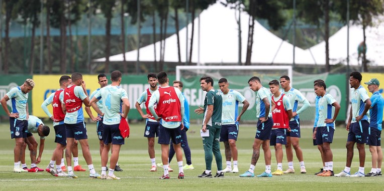 Abel Ferreira treina o Palmeiras de olho no Ituano