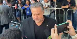 Presidente do São Paulo presta homenagem a Pelé 