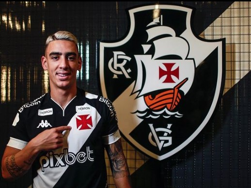 Vasco oficializa lateral-direito da seleção uruguaia e apresenta o zagueiro Léo