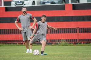 Série B: Vitória rescinde com atacante Rafinha após proposta do América-RN