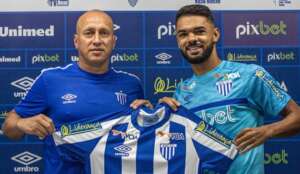 Catarinense: Avaí tem entrave e saída de volante para o Coritiba pode 'melar'