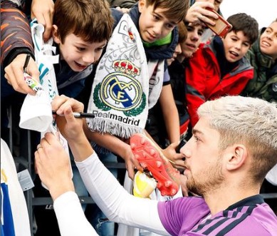 Copa do Rei: Real e Barcelona abrem treinos e interagem com torcedores