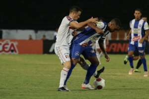 PERNAMBUCANO: Petrolina e Íbis vencem e embolam classificação; Santa Cruz empata