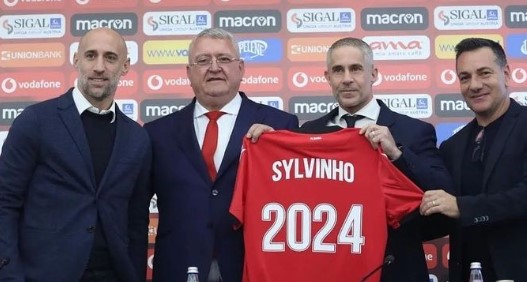Sylvinho será o técnico da seleção da Albânia