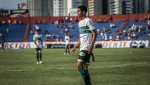 Thalisson Gabriel não recebe visto de trabalho e continua no Coritiba
