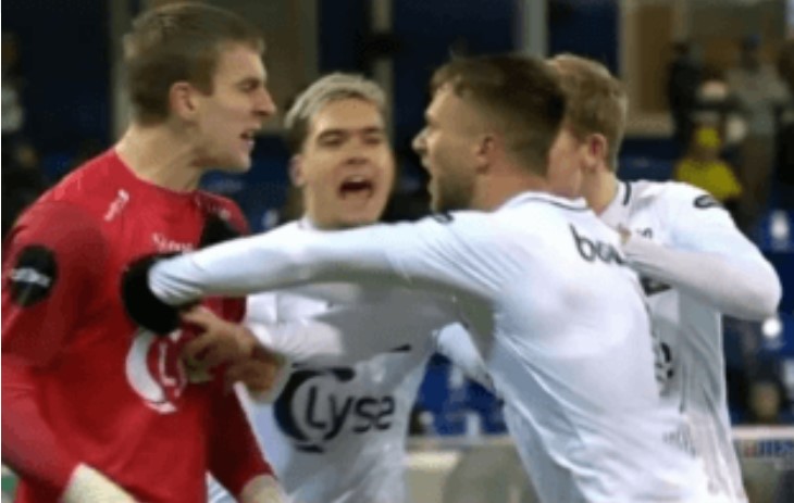 Inglês: Tottenham condena agressão ao goleiro do Arsenal e promete identificar torcedor