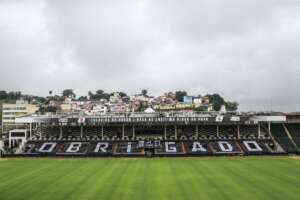 Roberto Dinamite é velado no gramado do estádio São Januário