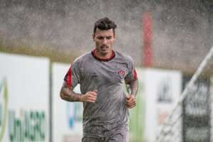 Baiano: Com Zeca, Vitória treina de olho no Bahia de Feira