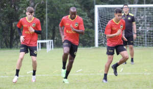 Paulistão: São Bernardo enfrenta São Paulo por sequência invicta