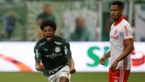 Internacional se acerta com Luiz Adriano e tenta acordo para clube turco liberar o atacante