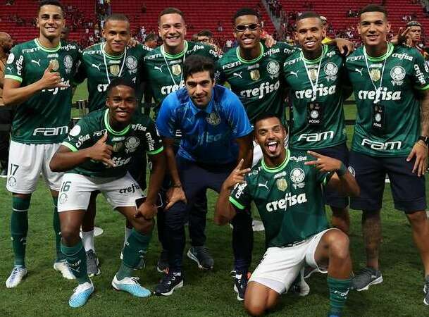 Palmeiras é ‘maior favorito’ no clássico com o frágil Santos
