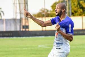 Copa do Brasil: Zagueiro marca 3 e time da Série D avança