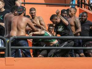 Briga entre torcidas atrasa início de partida pela rodada do Campeonato Carioca