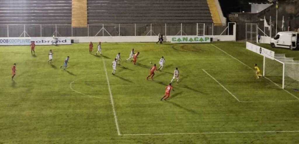 Capivariano 2 x 1 União Suzano – Leão faz dever de casa e assume a liderança do Paulista A3