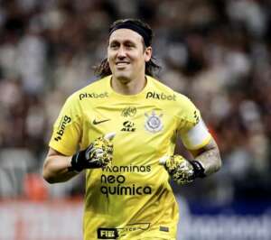 Cássio 'esquece clássico' e prega respeito no Corinthians