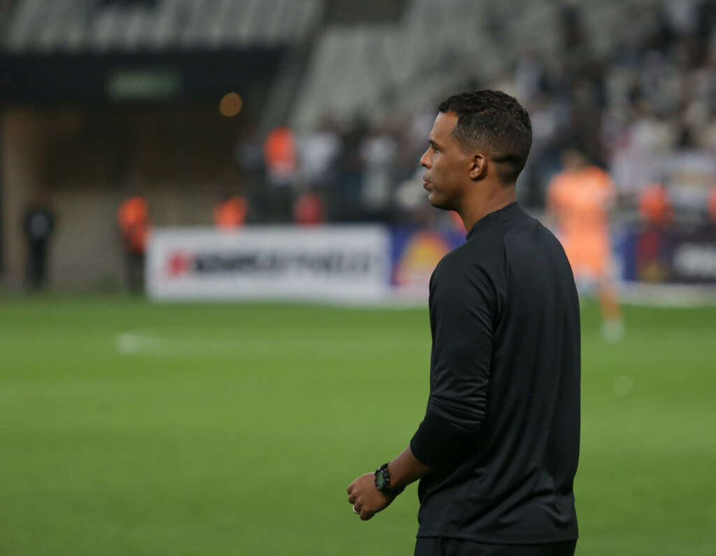 Lázaro afirma que Corinthians busca marcar gols no início dos jogos