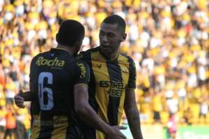 Cláudio Tencati nega soberba e promete Criciúma jogando para vencer na Copa do Brasil