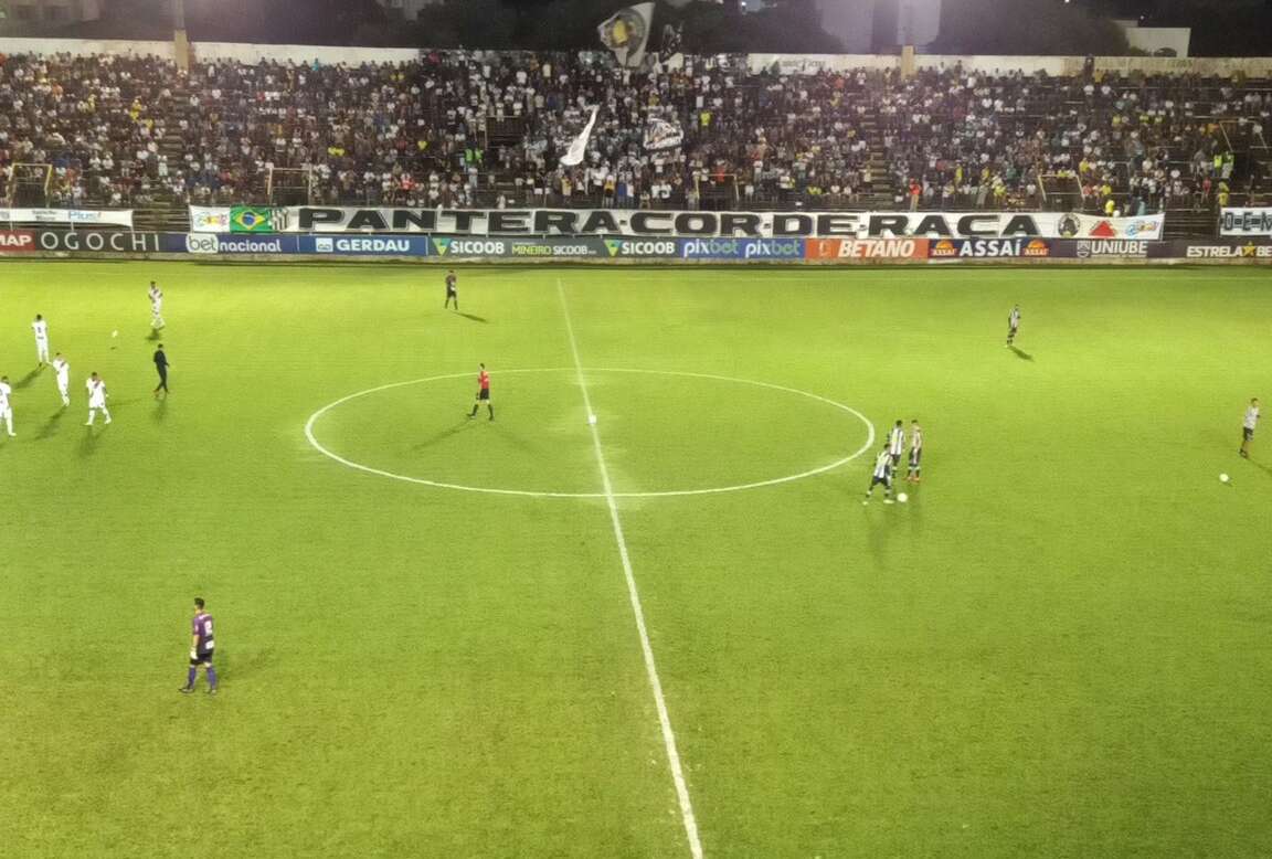 Volante do Grêmio entra na mira de 2 clubes paulistas