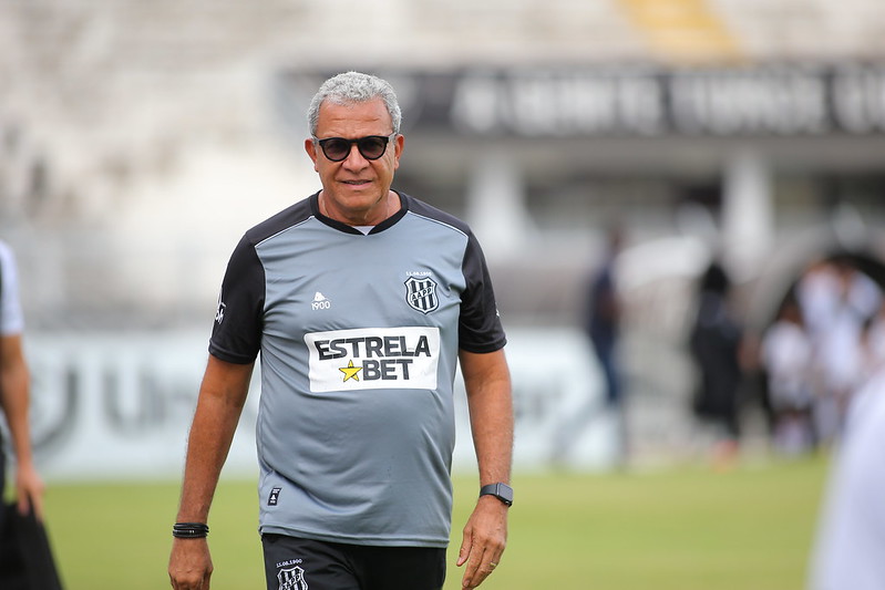 Hélio dos Anjos, deixou a Ponte Preta recentemente