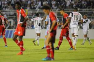 Paulista A2: Hélio reclama de arbitragem em empate da Ponte Preta e fala sobre Elvis