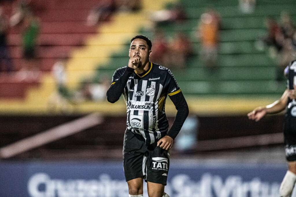 Portuguesa 0 x 1 Inter de Limeira - Kleina estreia e Lusa amarga 'trinca' na degola 3 Iago Teles Internacional 2023