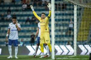 João Paulo admite frustração com novo tropeço do Santos: 'Abala emocionalmente'