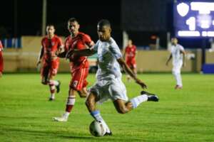 PARANAENSE: Londrina vence lanterna na estreia do técnico Omar Feitosa