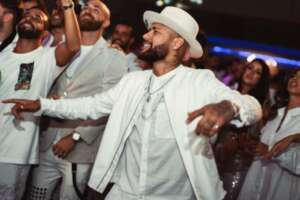 Festas na casa de Neymar incomodam vizinhos, segundo jornal francês