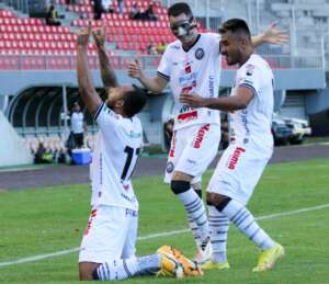 PARANAENSE: Operário vence fora e Maringá busca empate no fim