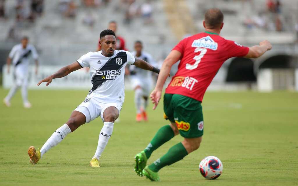 Ponte Preta 3 x 1  Portuguesa Santista – Líder disparado