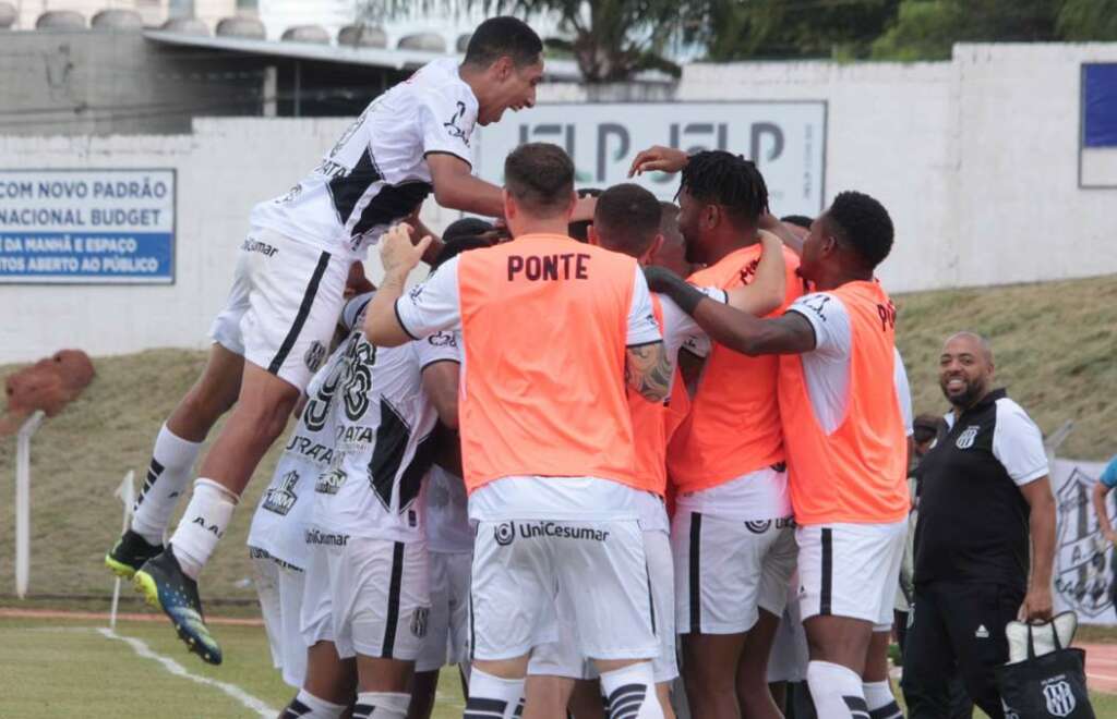 Macaca vence outra fora e dispara na ponta. Veja as notas !