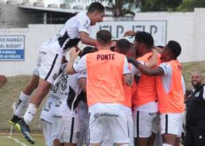 Macaca vence outra fora e dispara na ponta. Veja as notas !