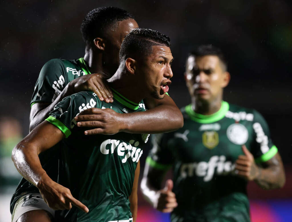 Paulistão: Palmeiras dispara na ponta e Corinthians melhora