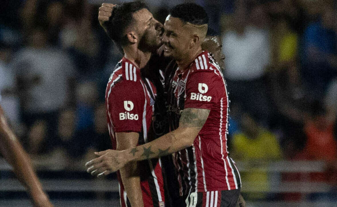 São Paulo ganha e avança. Flamengo perde e corre risco