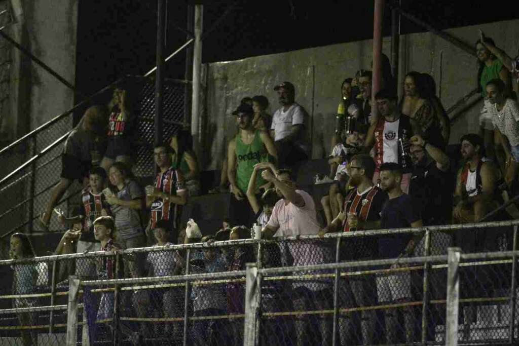 CAPIXABA: Serra bate Rio Branco no último minuto e volta a vencer