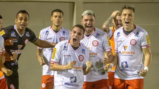 Cruzeiro vence Tombense e continua líder do Campeonato Mineiro