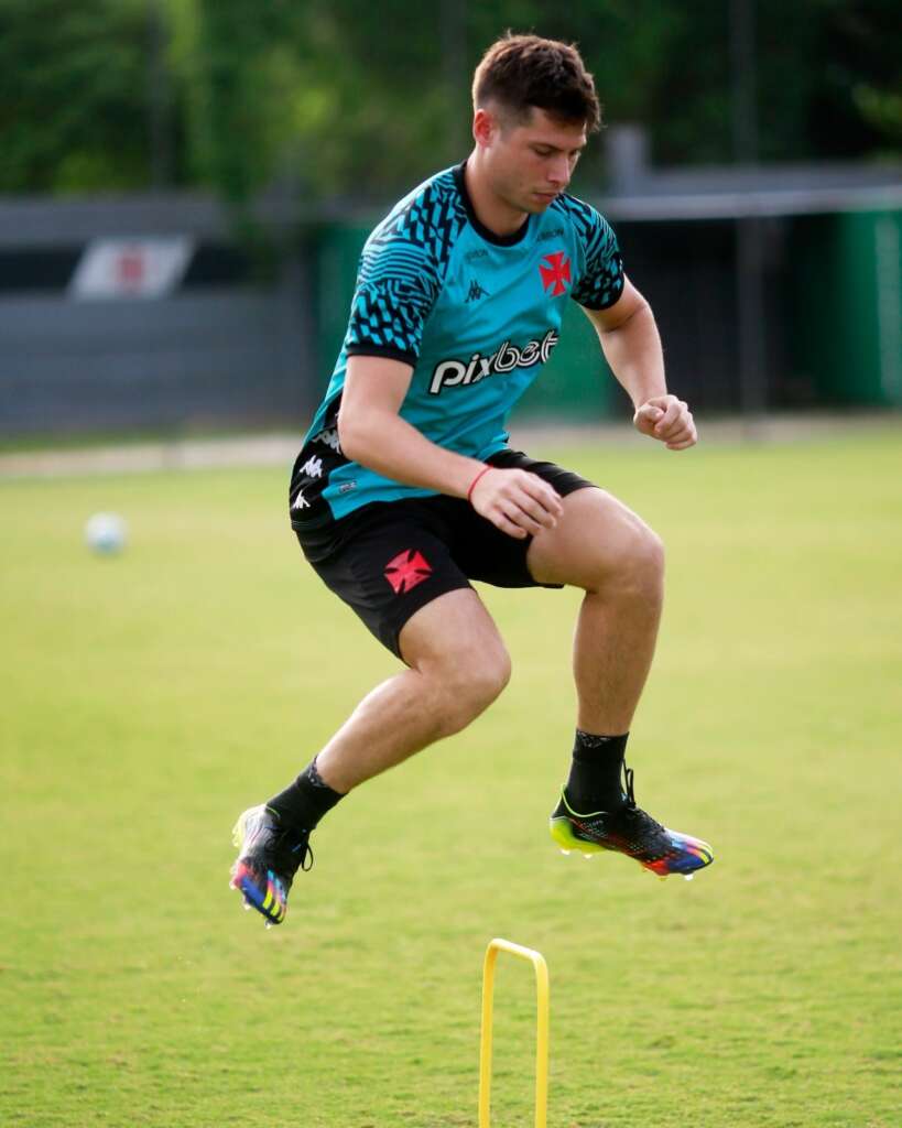 Após anunciar zagueiro argentino, Vasco soma 11 reforços na temporada