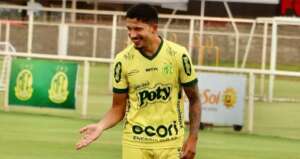 Yuri Lima, jogador do Mirassol, oficializa relacionamento com cantora Iza