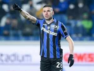 Zagueiro leiloa camisas autografadas por astros para ajudar vítimas de terremoto