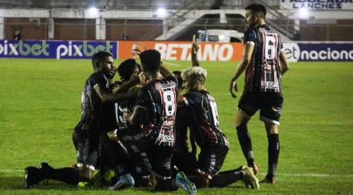 Atlético vence de virada do Campinense